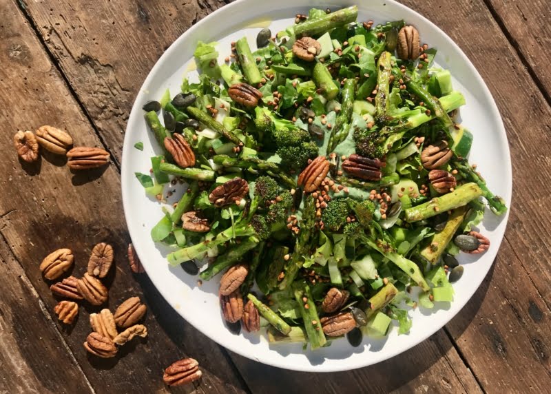 Detox Salad with Spirulina Avocado Vegan Yoga Retreat | Wolfs Yoga Retreats Portugal, Algarve